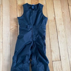 The Northface Thermoball snow pants 3T black